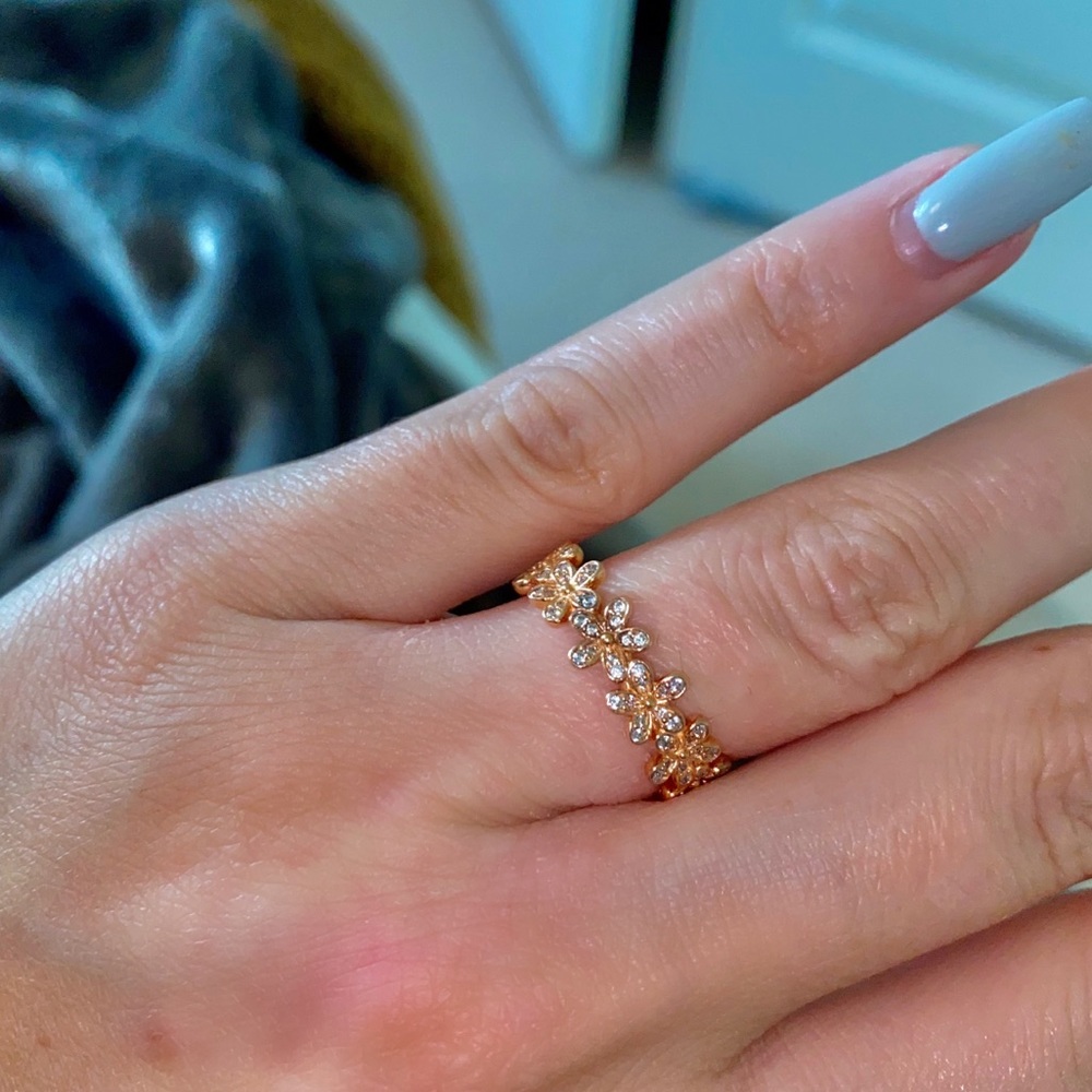 Pandora Daisy Flower Ring (Never Worn)